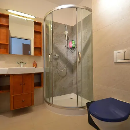 Apartment Center With Private Parking *